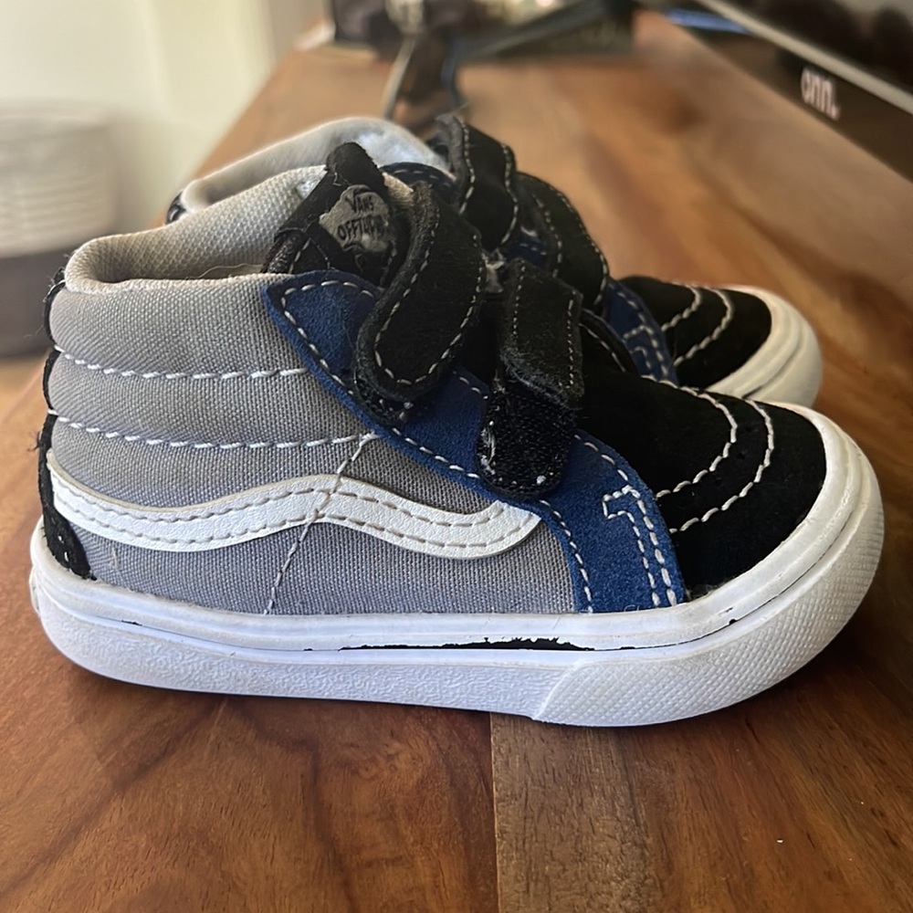 Toddler high top Vans size 5. RARE!